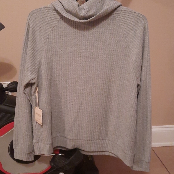 NWT Knit cow neck top - Picture 4 of 5